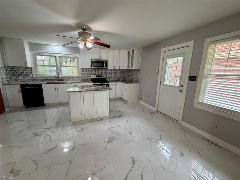 Photo 10 of 36 residential for sale in Hampton virginia