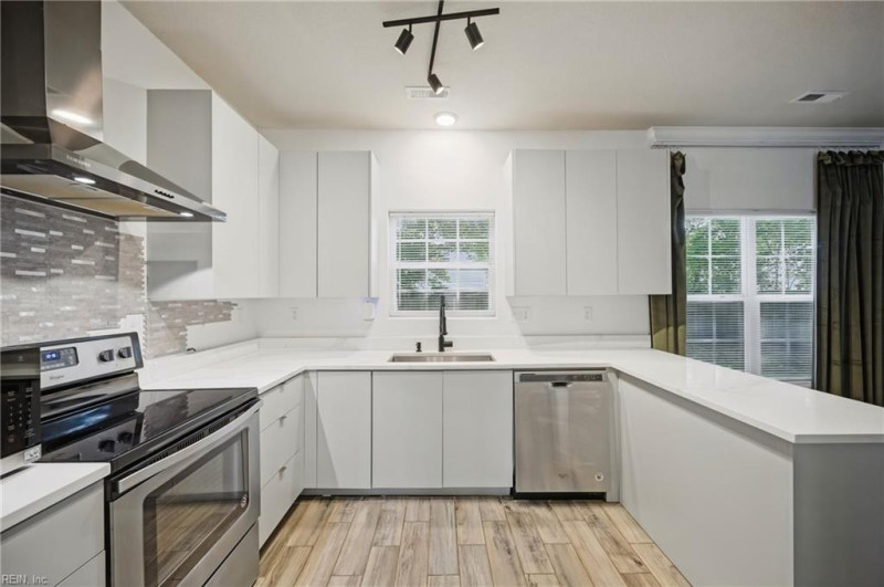 Photo 4 of 30 residential for sale in Norfolk virginia
