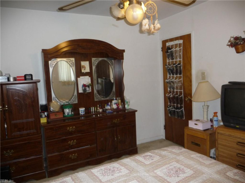 Photo 15 of 38 residential for sale in Virginia Beach virginia
