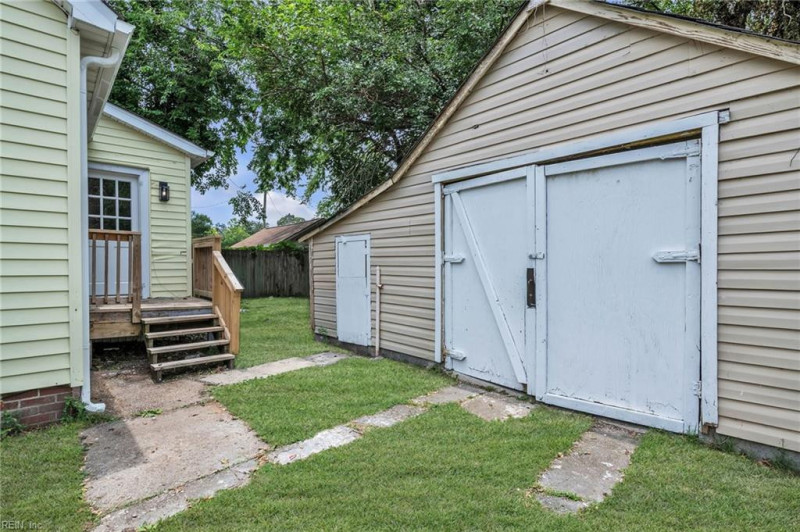 Photo 11 of 46 residential for sale in Hampton virginia