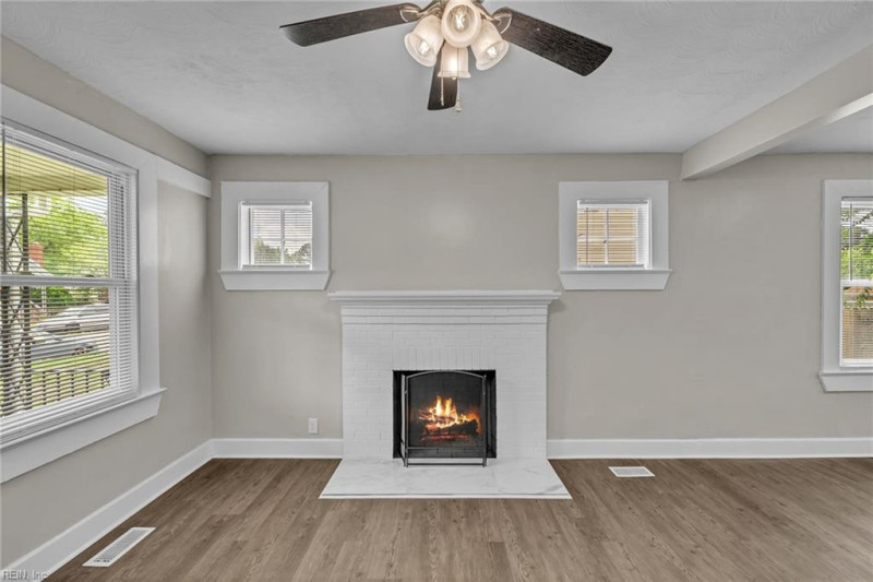 Photo 14 of 46 residential for sale in Hampton virginia