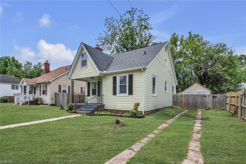 Photo 4 of 46 residential for sale in Hampton virginia