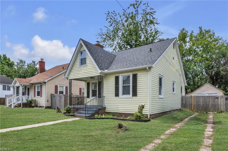 Photo 5 of 46 residential for sale in Hampton virginia