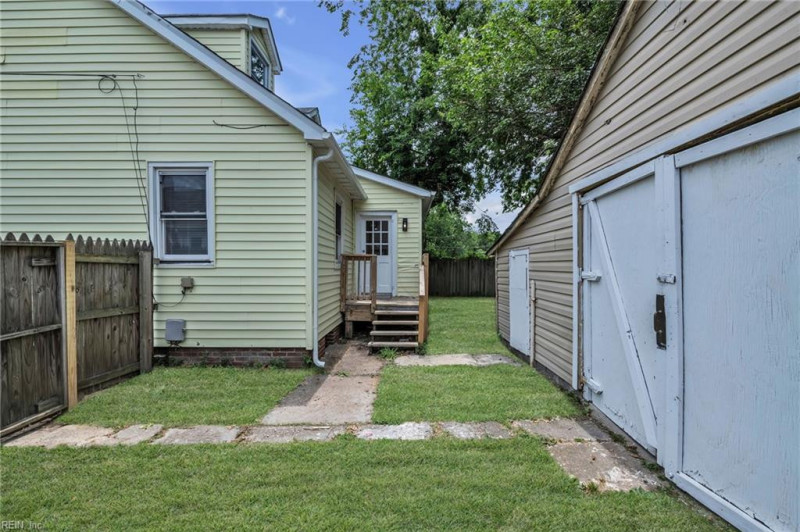 Photo 9 of 46 residential for sale in Hampton virginia