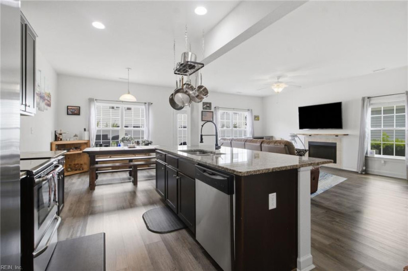 Photo 11 of 49 residential for sale in Virginia Beach virginia