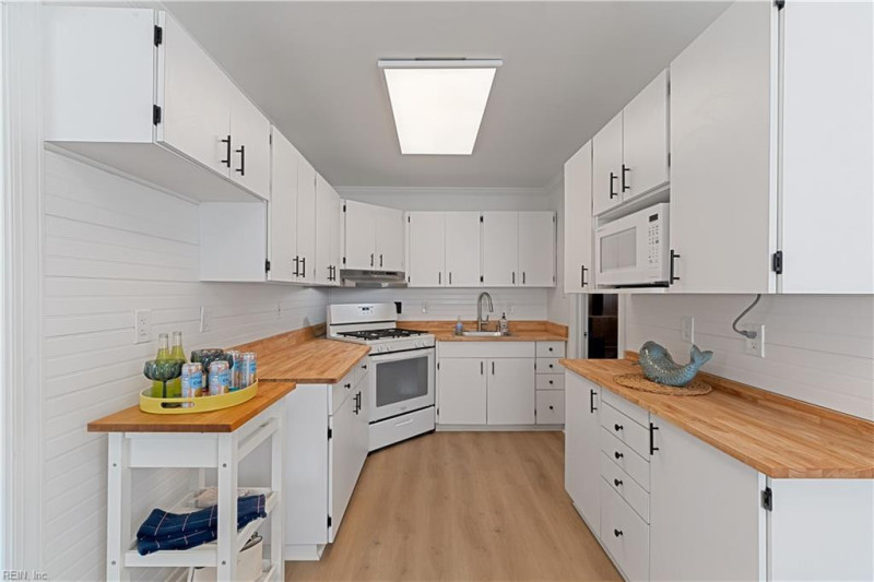 Photo 11 of 47 residential for sale in Norfolk virginia