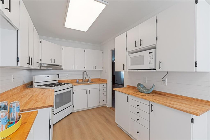 Photo 12 of 47 residential for sale in Norfolk virginia