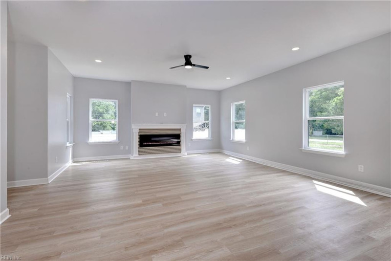 Photo 8 of 35 residential for sale in James City County virginia