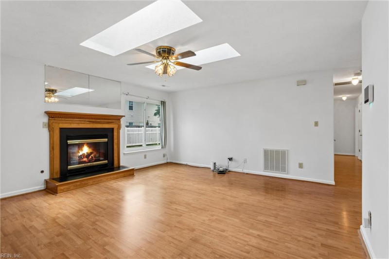 Photo 14 of 49 residential for sale in Hampton virginia