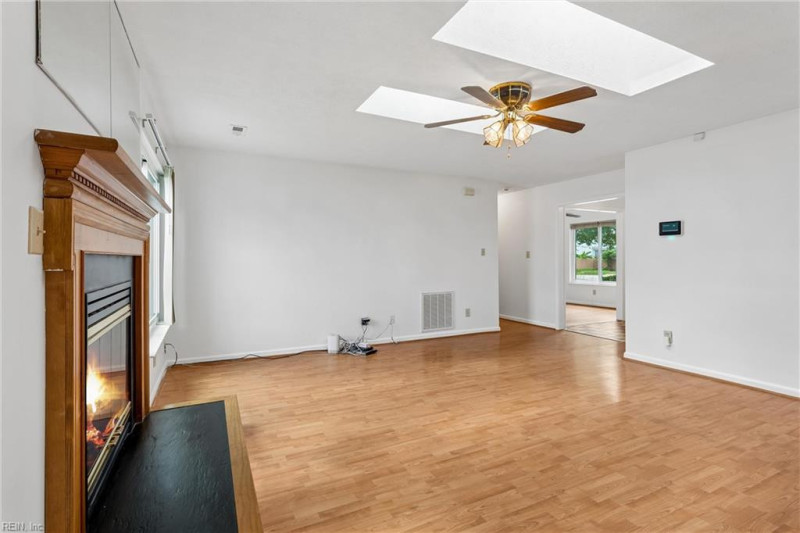 Photo 17 of 49 residential for sale in Hampton virginia