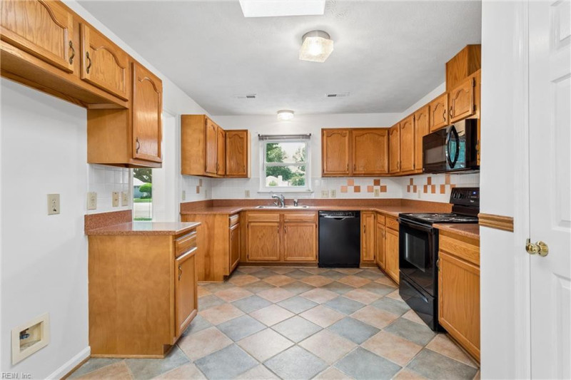 Photo 18 of 49 residential for sale in Hampton virginia