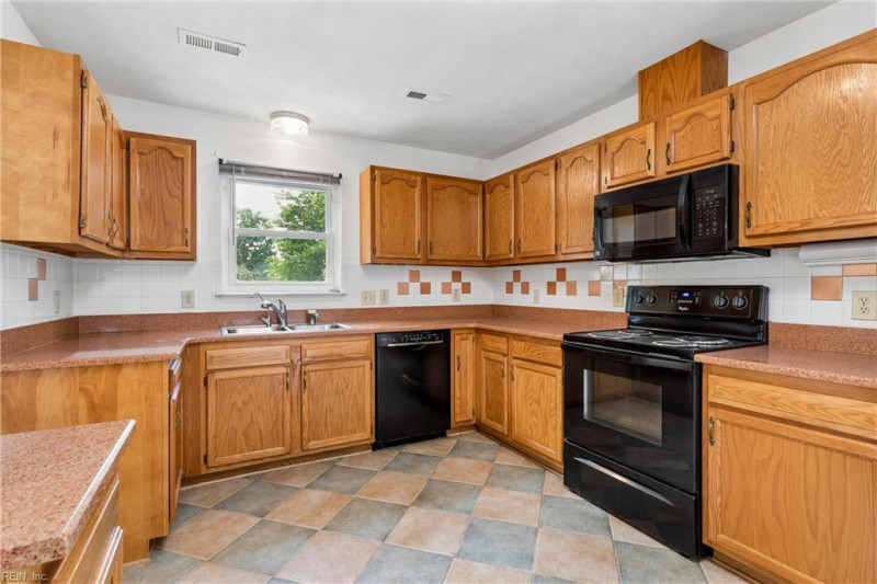 Photo 19 of 49 residential for sale in Hampton virginia