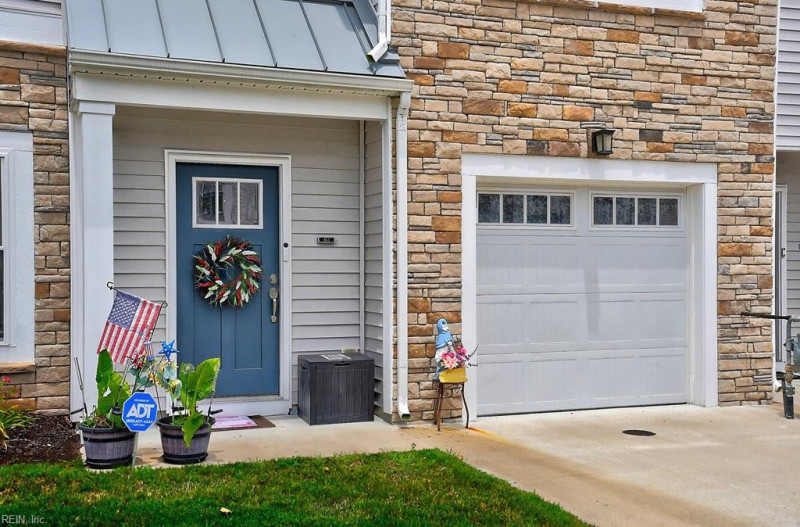Photo 3 of 39 residential for sale in Suffolk virginia