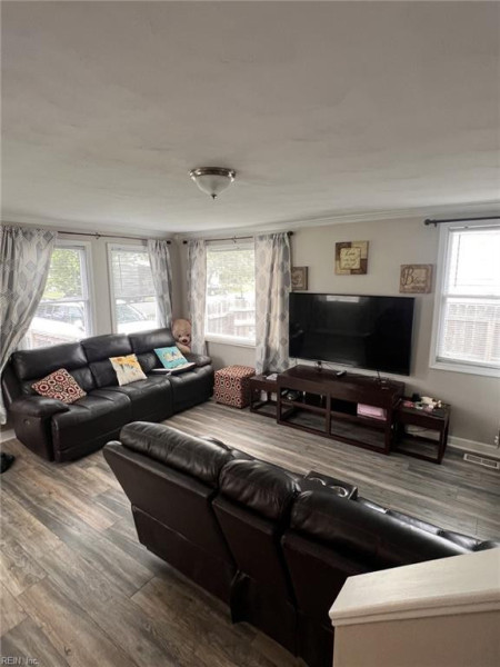 Photo 5 of 29 residential for sale in Portsmouth virginia