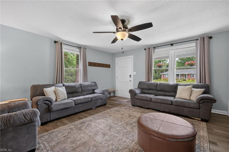 Photo 13 of 50 residential for sale in Chesapeake virginia