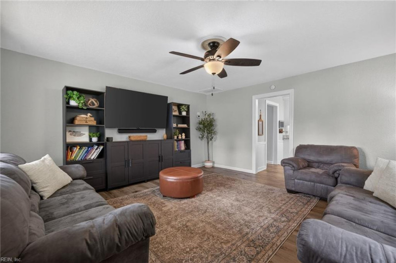 Photo 14 of 50 residential for sale in Chesapeake virginia
