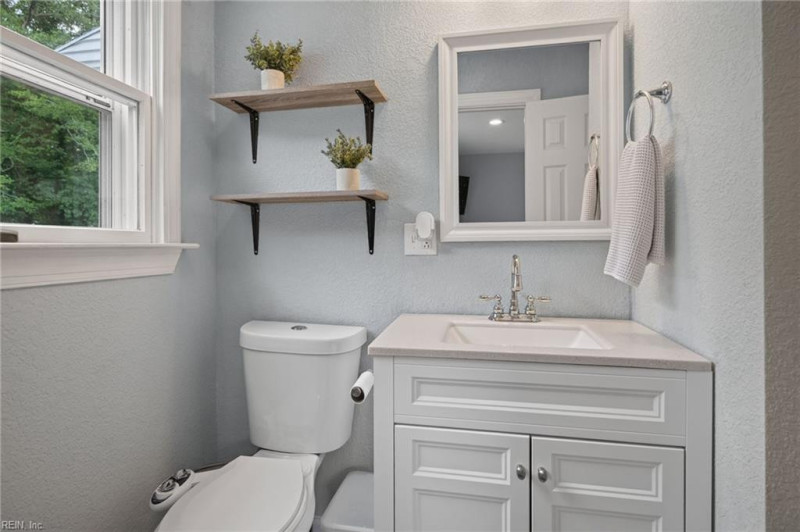 Photo 23 of 50 residential for sale in Chesapeake virginia