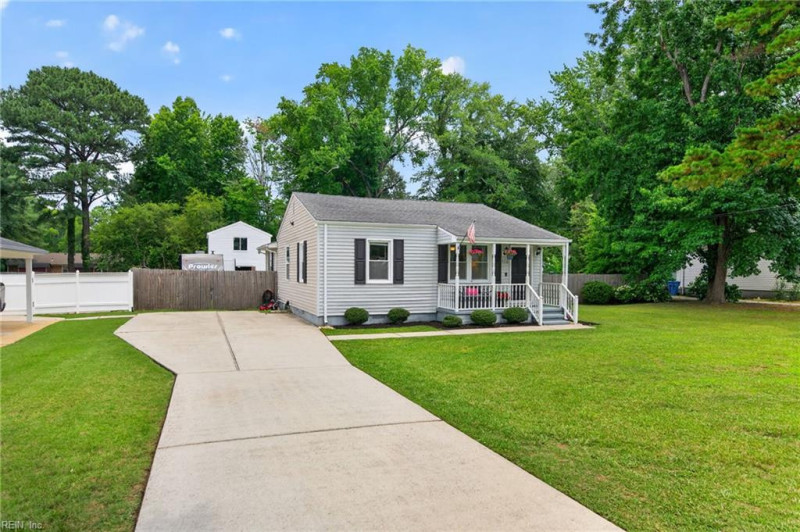 Photo 3 of 50 residential for sale in Chesapeake virginia