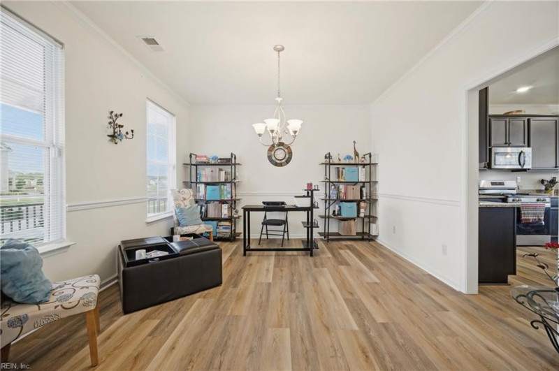 Photo 10 of 43 residential for sale in Chesapeake virginia