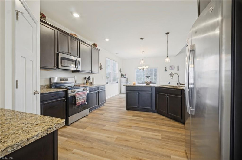 Photo 13 of 43 residential for sale in Chesapeake virginia