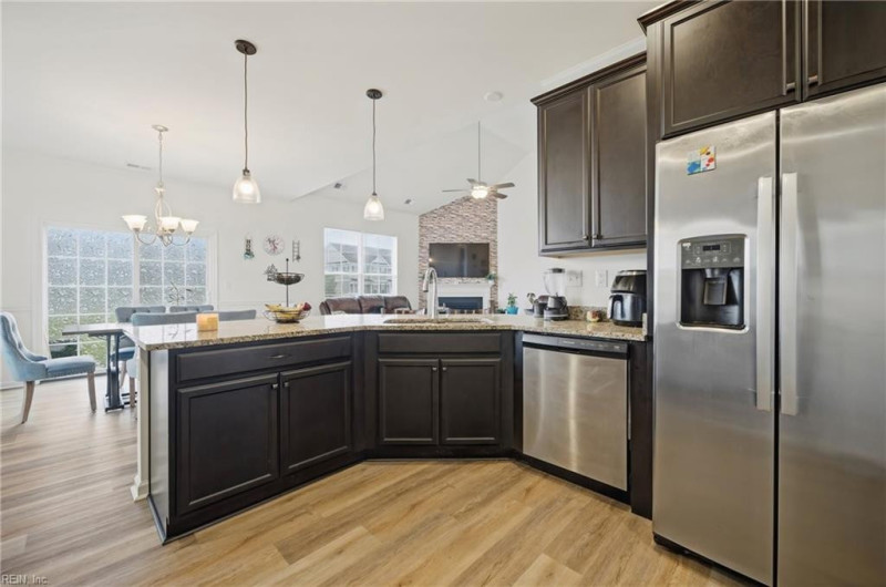 Photo 14 of 43 residential for sale in Chesapeake virginia