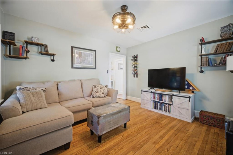 Photo 11 of 26 residential for sale in Norfolk virginia