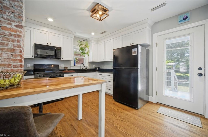Photo 9 of 26 residential for sale in Norfolk virginia