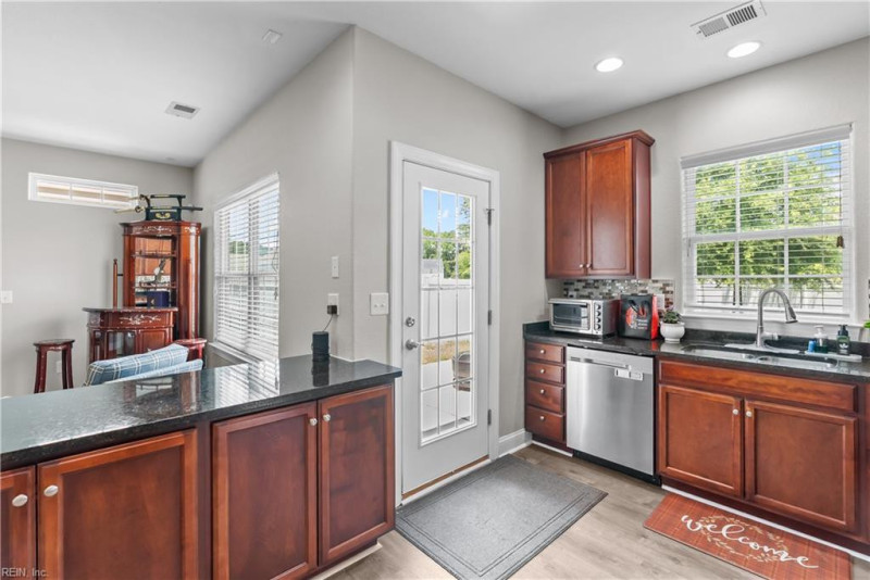 Photo 15 of 44 residential for sale in Virginia Beach virginia