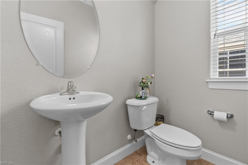 Photo 18 of 44 residential for sale in Virginia Beach virginia
