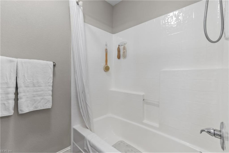Photo 25 of 44 residential for sale in Virginia Beach virginia