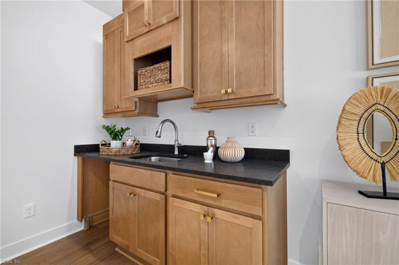 Photo 4 of 40 residential for sale in Virginia Beach virginia