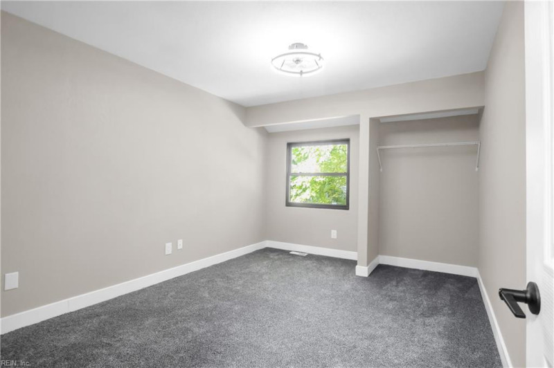Photo 14 of 19 residential for sale in Chesapeake virginia