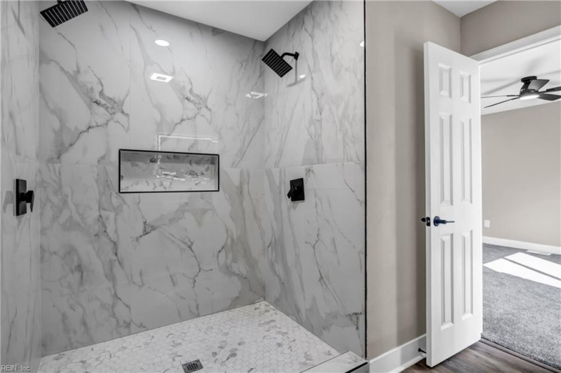 Photo 18 of 19 residential for sale in Chesapeake virginia