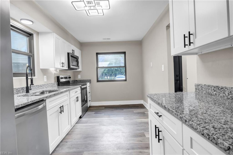 Photo 9 of 19 residential for sale in Chesapeake virginia
