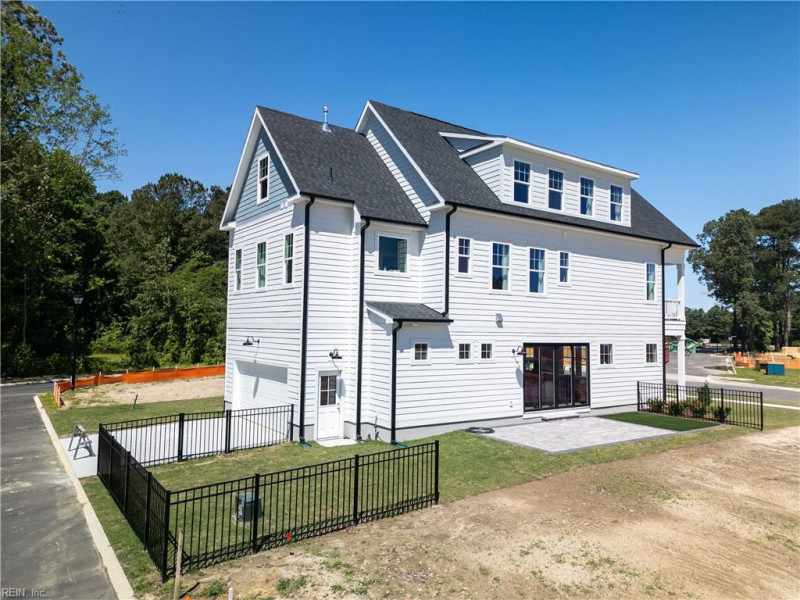 Photo 3 of 33 residential for sale in Chesapeake virginia