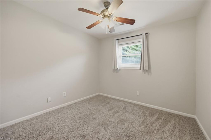 Photo 23 of 41 residential for sale in Chesapeake virginia