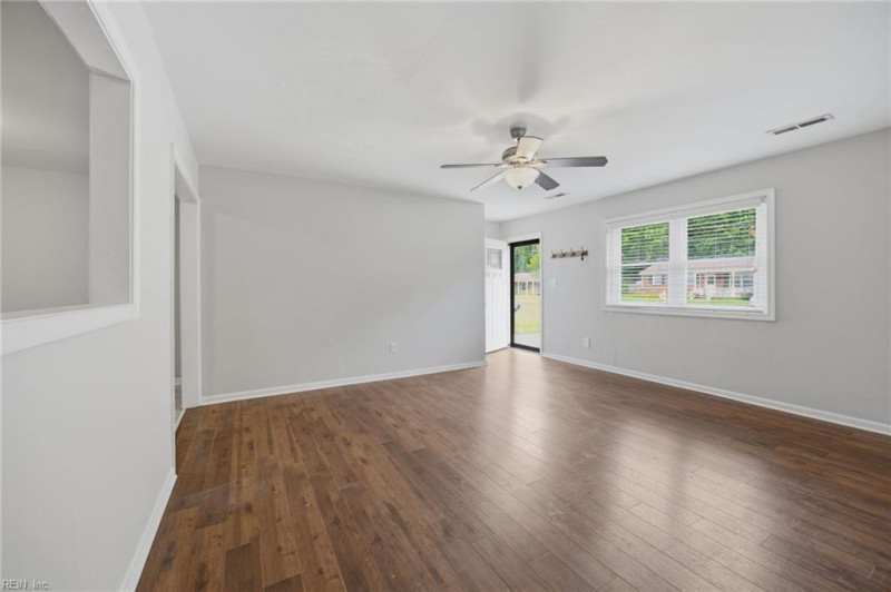 Photo 27 of 41 residential for sale in Chesapeake virginia