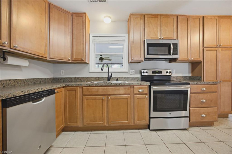 Photo 36 of 41 residential for sale in Chesapeake virginia