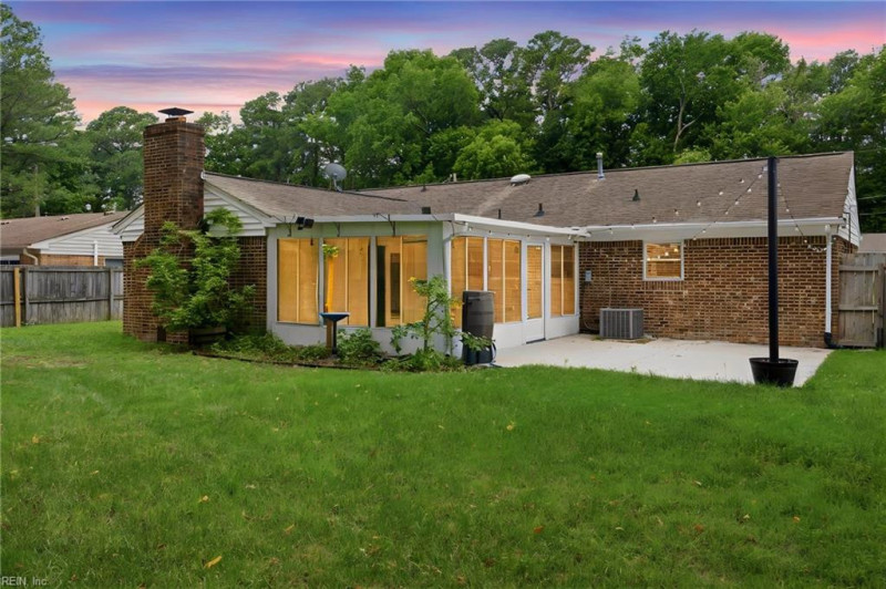 Photo 5 of 41 residential for sale in Chesapeake virginia