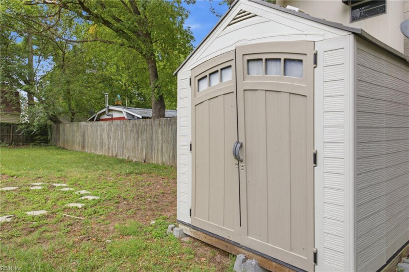 Photo 6 of 41 residential for sale in Chesapeake virginia