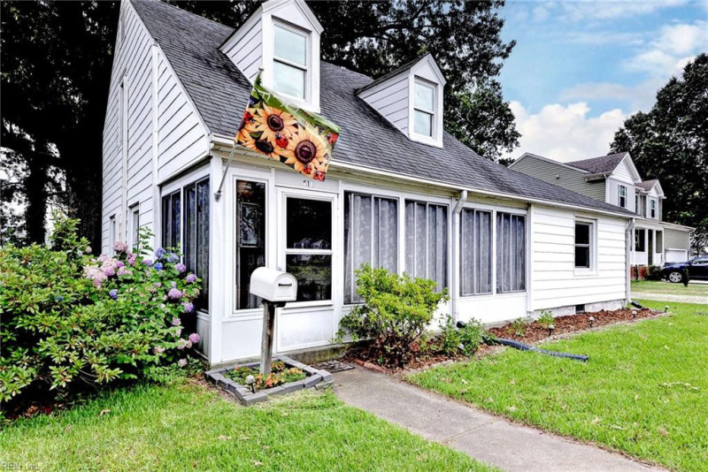 Photo 4 of 47 residential for sale in Newport News virginia