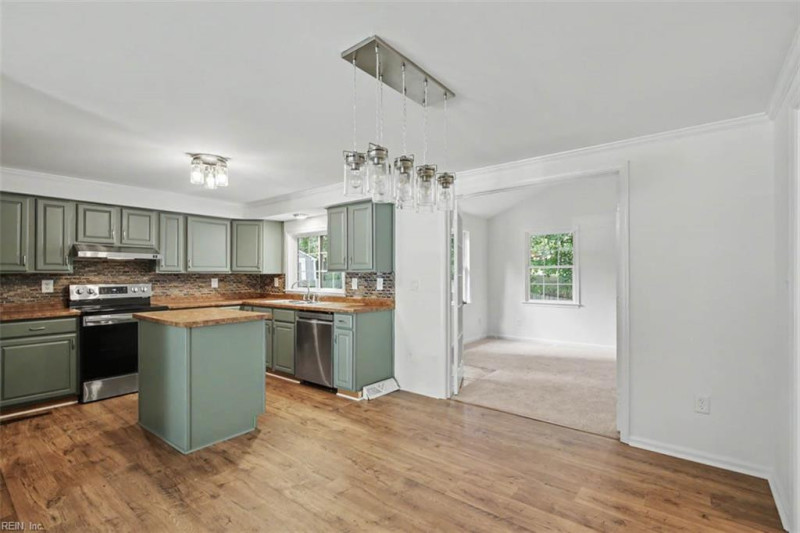 Photo 11 of 40 residential for sale in James City County virginia