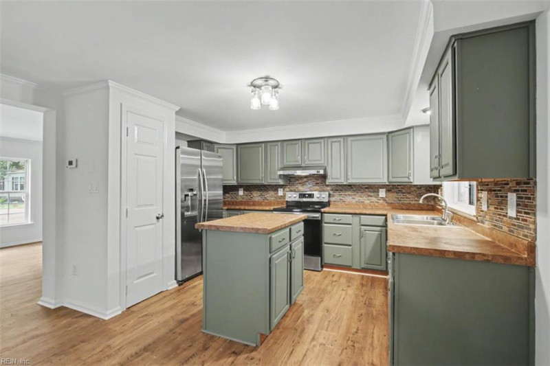 Photo 18 of 40 residential for sale in James City County virginia