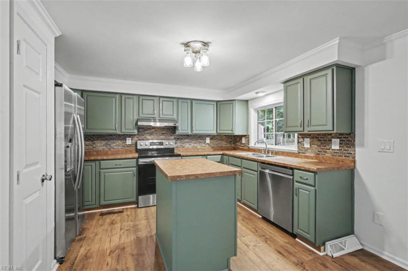 Photo 19 of 40 residential for sale in James City County virginia