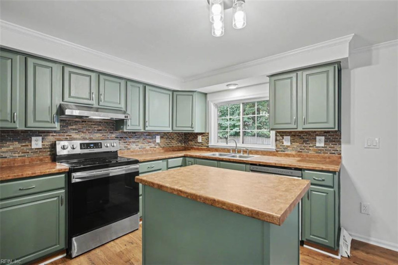 Photo 20 of 40 residential for sale in James City County virginia