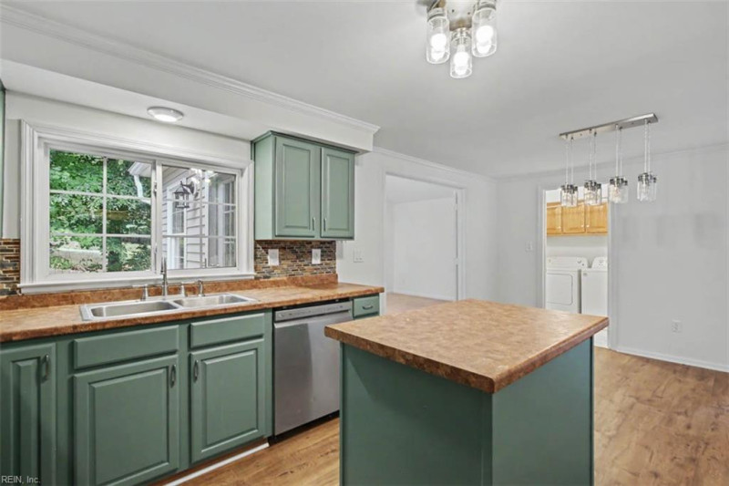 Photo 22 of 40 residential for sale in James City County virginia
