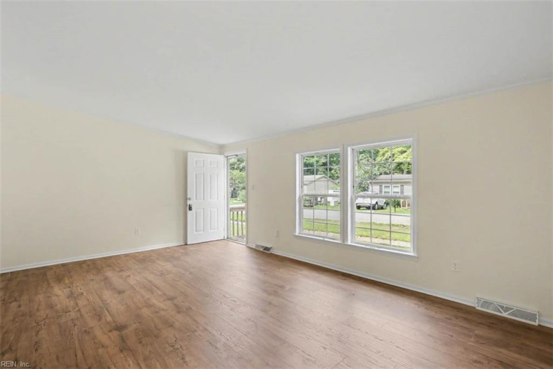 Photo 8 of 40 residential for sale in James City County virginia