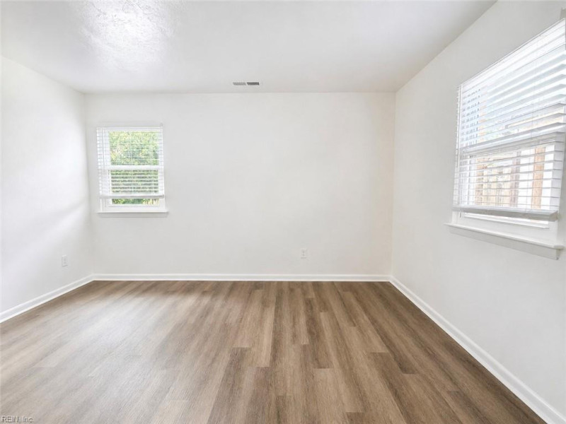 Photo 16 of 36 residential for sale in Virginia Beach virginia