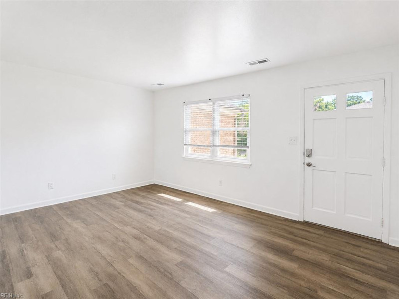 Photo 5 of 36 residential for sale in Virginia Beach virginia
