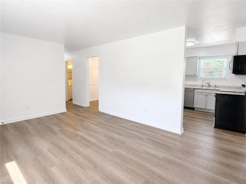 Photo 7 of 36 residential for sale in Virginia Beach virginia